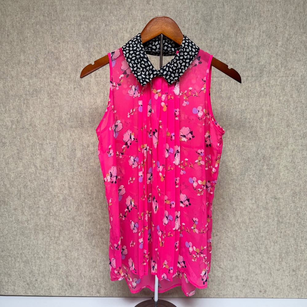 Bisou Bisou Floral Sleeveless Blouse Womens XS Pink Contrast Collar Pleated Top
